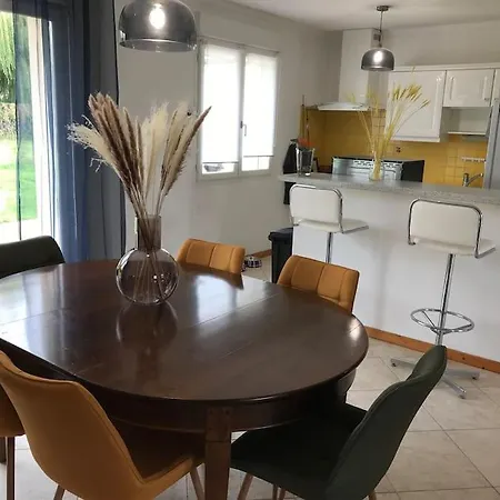 Casa vacanze Maison Champagne, Charmante Maison Au Calme Avec Beau Terrain