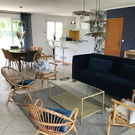Casa vacanze Maison Champagne, Charmante Maison Au Calme Avec Beau Terrain