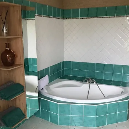 بيت للعطل Maison Champagne, Charmante Maison Au Calme Avec Beau Terrain Saint-Germain (Aube)